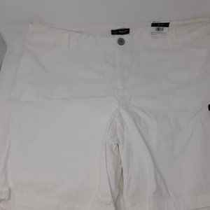 Lee Women's Plus Size Regular Fit Chino Bermuda